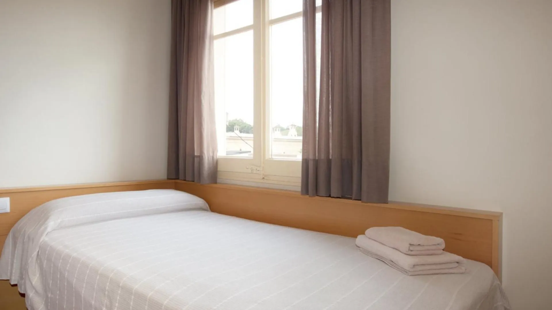 Corsega - Apartment In The Center Of Barcelona 0*,  Spanien